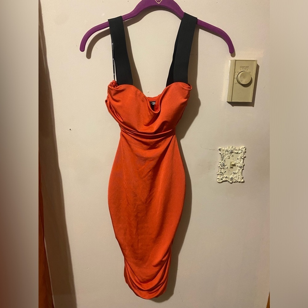 •soft material •Coral •cutout both sides •thick straps(non-adjustable,stretchy!)